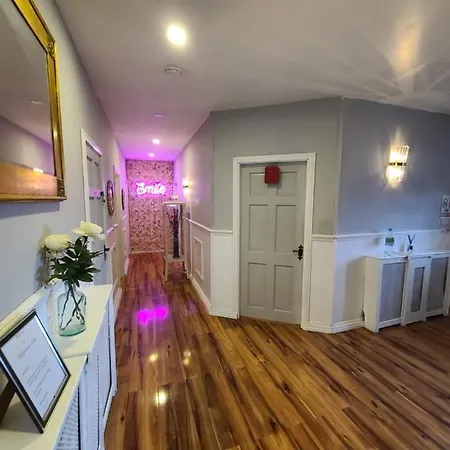 Budget Stay,self Catering With Communal Bathroom